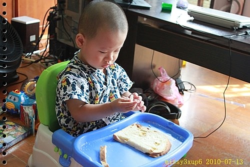 【桓兒】1y4m 手眼協調篇 趣味套杯駔+葡萄乾土司