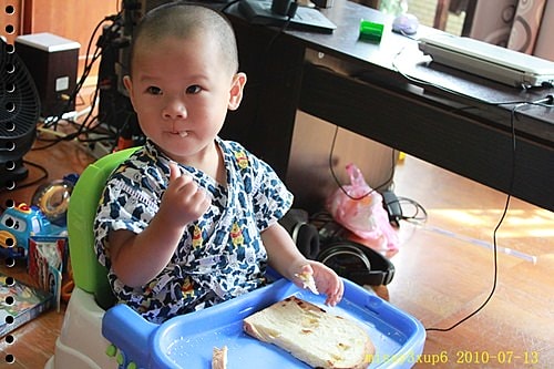 【桓兒】1y4m 手眼協調篇 趣味套杯駔+葡萄乾土司