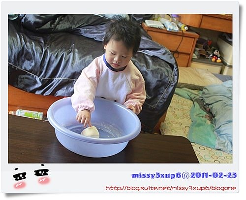 【桓兒】無毒麵團(黏土)首次玩耍 - 第3張圖 【桓兒】無毒麵團(黏土)首次玩耍