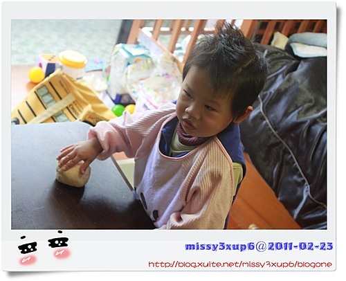 【桓兒】無毒麵團(黏土)首次玩耍 - 第7張圖 【桓兒】無毒麵團(黏土)首次玩耍