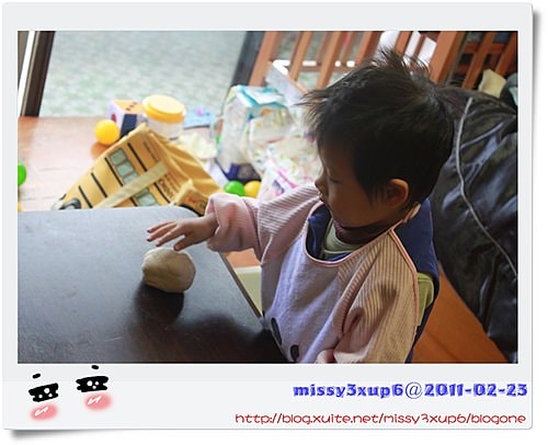 【桓兒】無毒麵團(黏土)首次玩耍 - 第8張圖 【桓兒】無毒麵團(黏土)首次玩耍