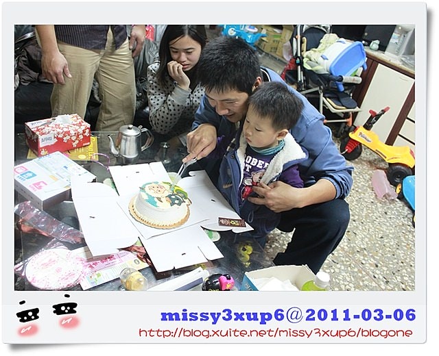 【桓兒】2y 生日快樂，終於切到蛋糕了。