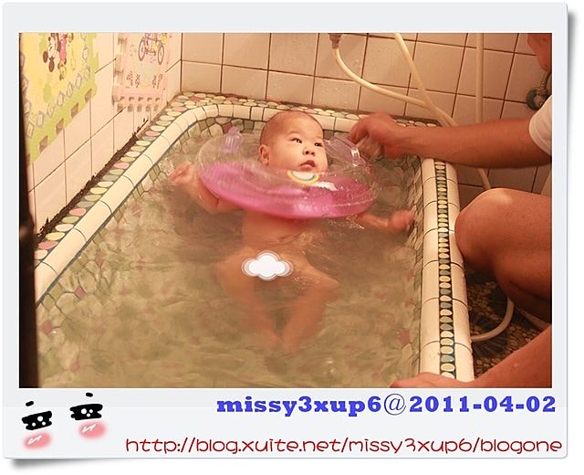 【愷愷】4m23d首次游泳之超快樂體驗 - 第4張圖 【愷愷】4m23d首次游泳之超快樂體驗
