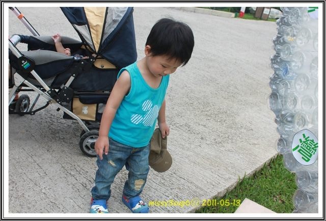 ２０１１.０５.１６遲了一步，來去客家大院賞五月雪。