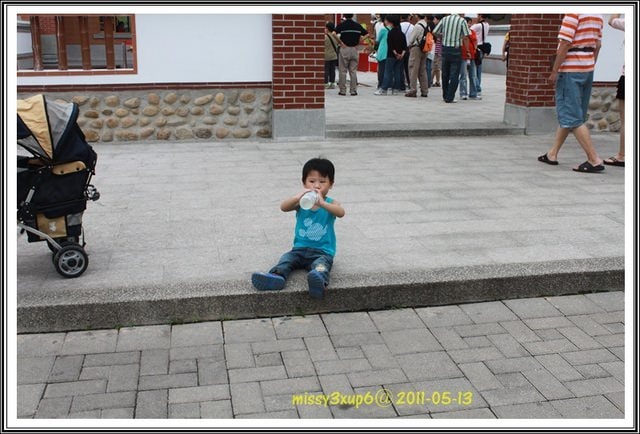 ２０１１.０５.１６遲了一步，來去客家大院賞五月雪。