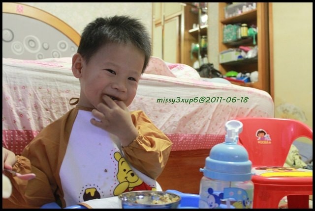 2011.06.22 2Y3M15D桓兒&7M13D愷,共食之愛吃愷兒。 - 第2張圖 2011.06.22 2Y3M15D桓兒&7M13D愷,共食之愛吃愷兒。