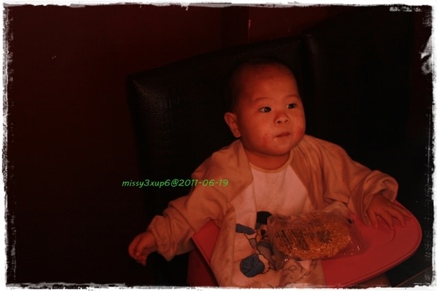 2011.06.22 2Y3M15D桓兒&7M13D愷,共食之愛吃愷兒。 - 第8張圖 2011.06.22 2Y3M15D桓兒&7M13D愷,共食之愛吃愷兒。