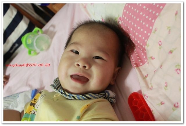 2011.07.01 愷愷7m22d 用力努力嗯嗯嗯 - 第3張圖 2011.07.01 愷愷7m22d 用力努力嗯嗯嗯