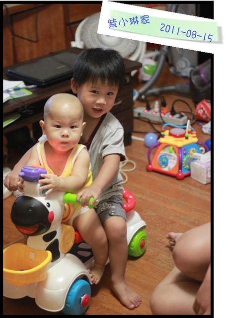 ２０１１.０８.２８　COSTCO敗入 Vtech 3合1斑馬滑板車