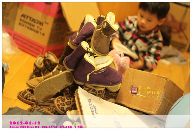 2011.01.15 桓兒會自己脫鞋鞋了(長大有感) - 第3張圖 2011.01.15 桓兒會自己脫鞋鞋了(長大有感)