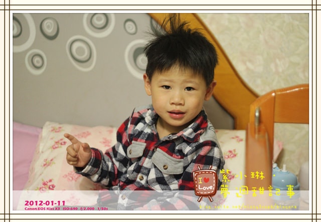 2011.01.15 桓兒會自己脫鞋鞋了(長大有感) - 第5張圖 2011.01.15 桓兒會自己脫鞋鞋了(長大有感)