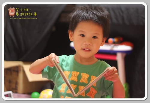 書寶寶 上誼變色龍捉迷藏&和英很慢很慢的蝸牛，桓3y2M愷1y6m