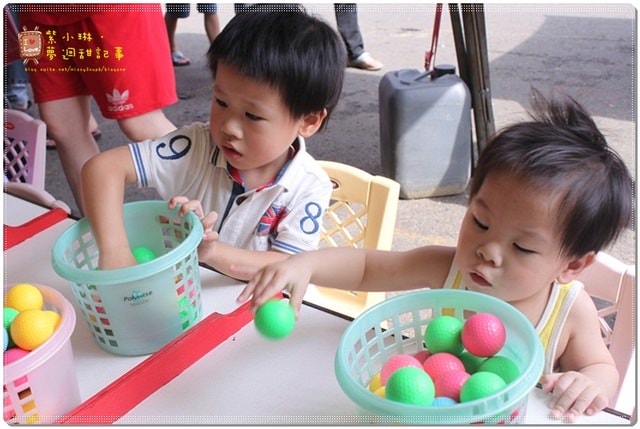 新竹動物園，草地散步去~桓3y2M愷1y6m