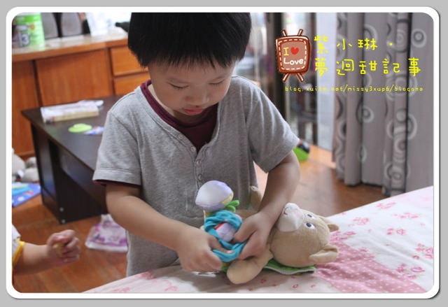 生活教具,小熊也要穿穿脫脫,桓3Y3M,愷1Y7M - 第9張圖 生活教具,小熊也要穿穿脫脫,桓3Y3M,愷1Y7M