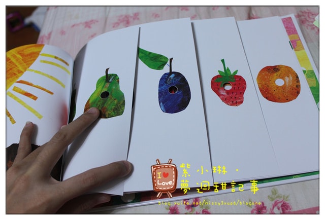 簡體童書貼紙書體驗,14隻小老鼠、鱷魚怕怕牙醫怕怕、好餓的毛毛蟲。桓3Y3M,愷1Y7M - 第11張圖 簡體童書貼紙書體驗,14隻小老鼠、鱷魚怕怕牙醫怕怕、好餓的毛毛蟲。桓3Y3M,愷1Y7M