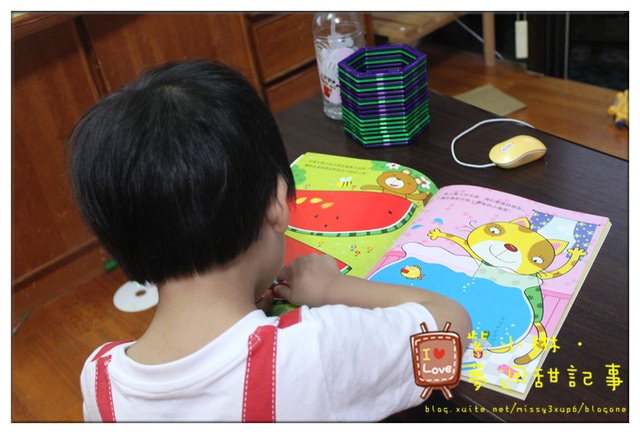 簡體童書貼紙書體驗,14隻小老鼠、鱷魚怕怕牙醫怕怕、好餓的毛毛蟲。桓3Y3M,愷1Y7M - 第26張圖 簡體童書貼紙書體驗,14隻小老鼠、鱷魚怕怕牙醫怕怕、好餓的毛毛蟲。桓3Y3M,愷1Y7M