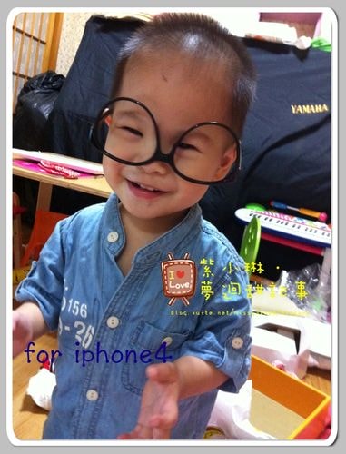 桓3Y5M，愷1Y9M 眼鏡就要這樣戴啦~