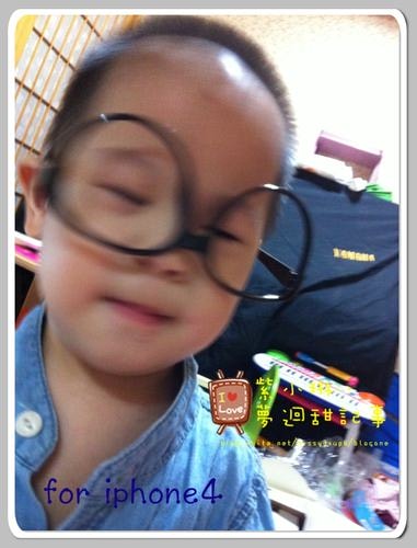 桓3Y5M，愷1Y9M 眼鏡就要這樣戴啦~