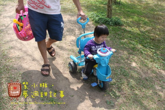 桓4Y愷2y4m 有太陽就來溜小孩 (愷愷為了opc而哭)